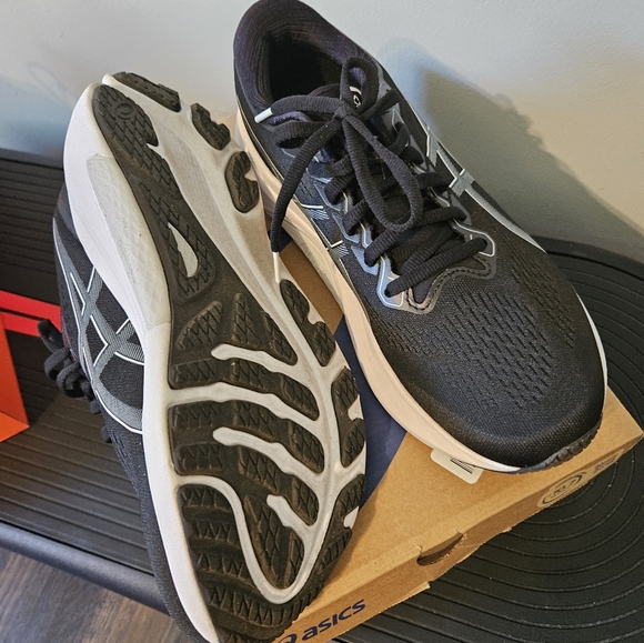 ASICS Gel-Kayano Running Shoe - Picture 4 of 5